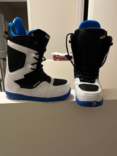 Burton invader snowboards boots