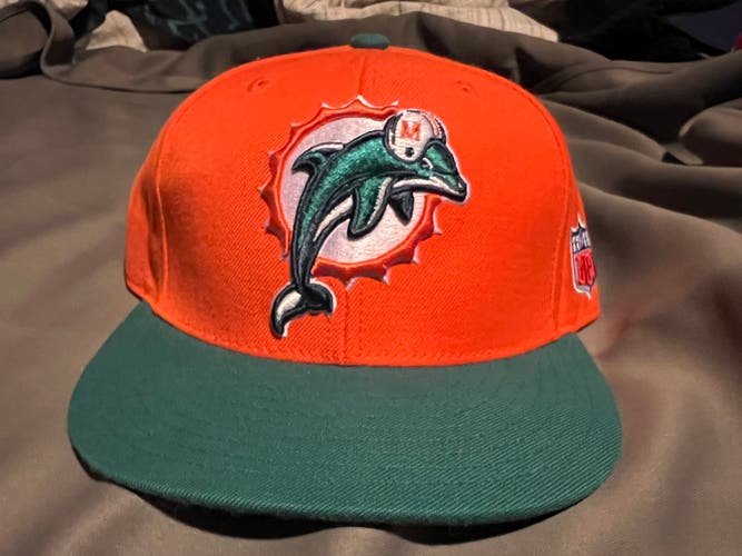 Miami Dolphins 7 3/8 vintage Mitchell & Ness fitted