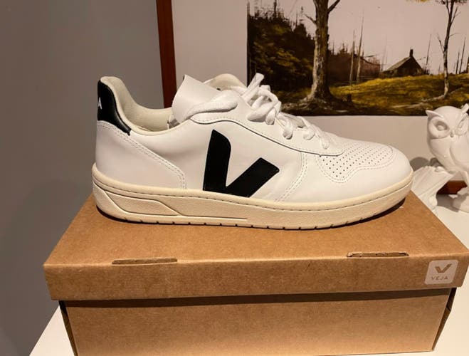 Veja V-10 Shoes - Brand New