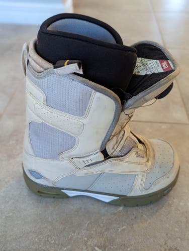 Used Size 7.0 (Women's 8.0) Vans Encore Snowboard Boots Soft Flex All Mountain