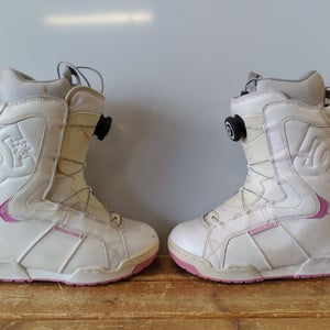 Used Dc Shoes Womens S B Boots Senior 6 Snowboard Womens Boots
