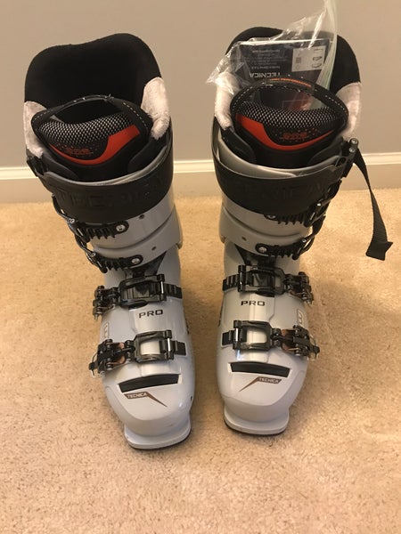 Tecnica Mach1 LV Pro W Ski Boot