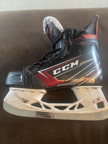 Used CCM Regular Width  Size 6 JetSpeed FT480 Hockey Skates