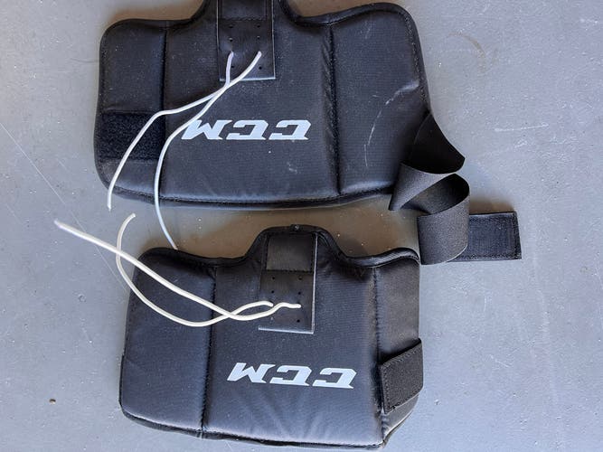 CCM goalie Sr knee guards