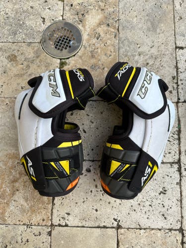 Used Medium CCM Super Tacks AS1 Elbow Pads