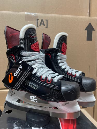 Junior New Bauer Vapor 1X Hockey Skates Regular Width Size 4