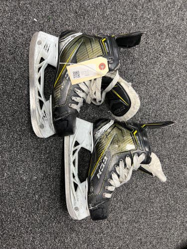 Junior Used CCM Tacks 9060 Hockey Skates D&R (Regular) 3.5