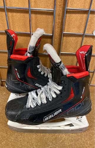 Bauer Vapor 3x pro size 4.5 Used Intermediate Hockey Skates 3x vaporlite