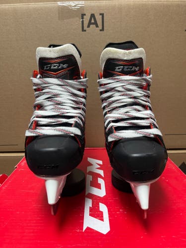 Junior New CCM Jetspeed Hockey Skates Regular Width Size 3.5