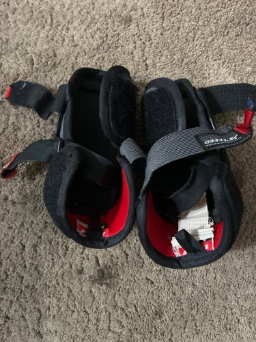 Used Medium CCM JetSpeed FT370 Elbow Pads