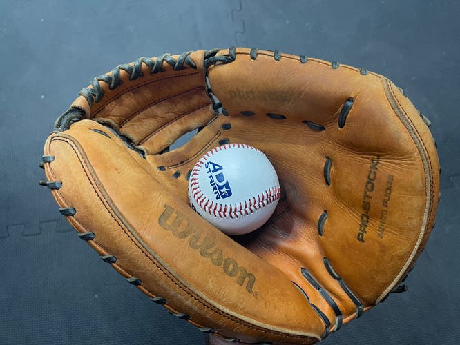 Wilson A2000 Series Catcher’s Mitt 32.5” (A2403 PRO-STOCK)