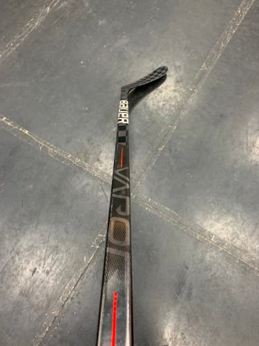 Senior Right Handed P28  Vapor Hyperlite Hockey Stick