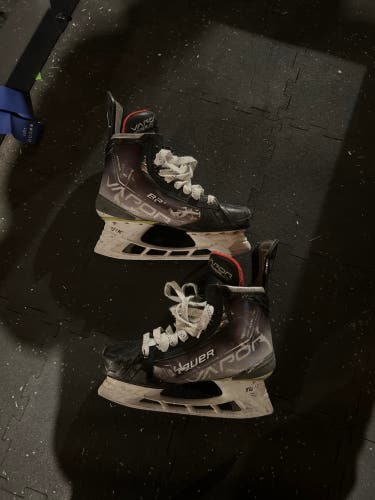 Used Bauer  Size 10 Vapor Hyperlite Hockey Skates