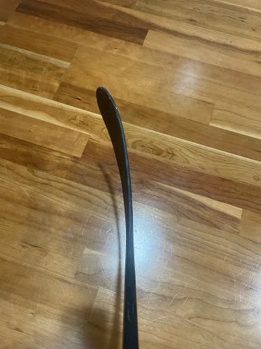 Intermediate Right Handed P28  Nexus Sync Hockey Stick