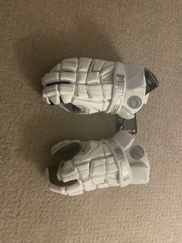 New Player's Maverik M4 Lacrosse Gloves large