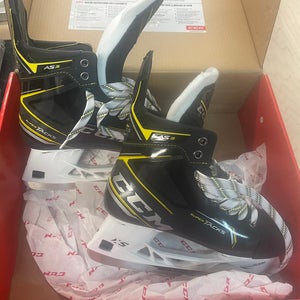 Senior CCM Extra Wide Width  Size 7.5 Super Tacks AS3 Hockey Skates