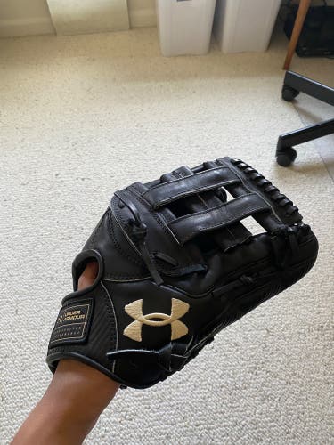 do not buy for trade!! under armor baseball glove