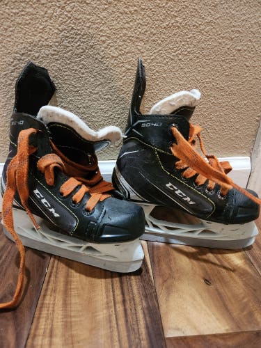 Used CCM Tacks 9040 Hockey Skates Regular Width Size 10