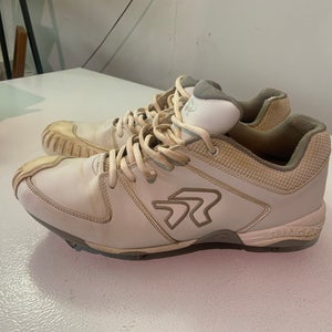 Used White Ringor Flite Spike Women's Size Women's 11 pitching toe cleat