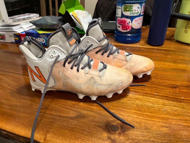 Adult Used Men's Size Men's 10.5 (W 11.5) Molded Cleats New Balance Mid Top Freeze