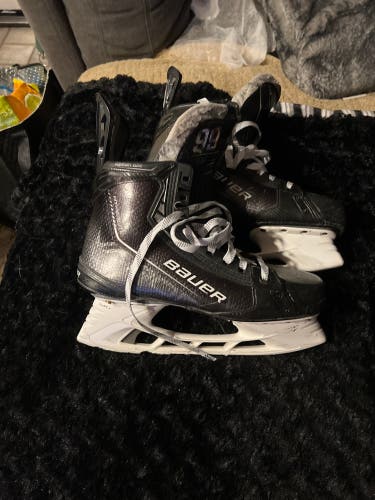 Used Bauer Regular Width Pro Stock Size 9 Vapor Hyperlite Hockey Skates
