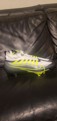 Nike Men's Vapor Edge Elite 360 Flyknit Football Cleats Size 8.5