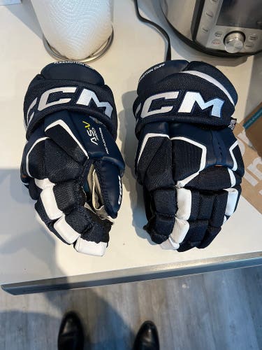 CCM Super Tacks AS-V Pro gloves