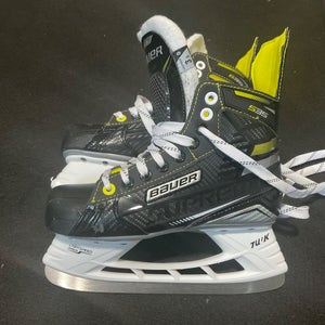Bauer size 3.5 junior hockey skates