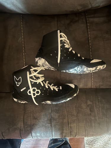 Used  Rudis Wrestling Shoes Size 8.5