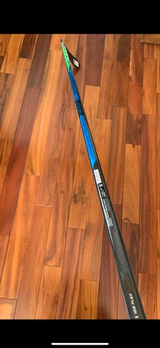 Senior RH P28 Flex 102 Nexus Geo Hockey Stick
