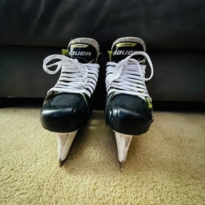 Intermediate, Bauer Extra Wide Width  Size 6 Supreme 3S pro Hockey Goalie Skates With SuperFeet