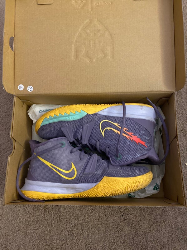 Used Size 7.0 (Women's 8.0) Nike Kyrie 7 Shoes