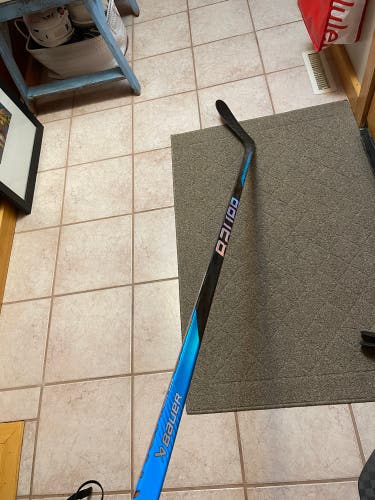Intermediate Left Hand P28  Nexus Sync Hockey Stick
