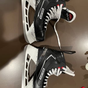 Used Bauer Regular Width  Size 10 Vapor X3.5 Hockey Skates