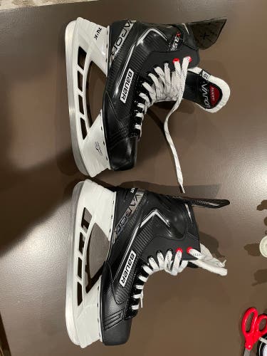 Used Bauer Regular Width  Size 10 Vapor X3.5 Hockey Skates
