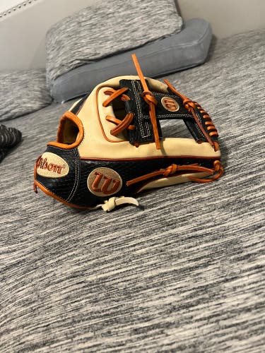 New Infield 11.5" A2000 Baseball Glove