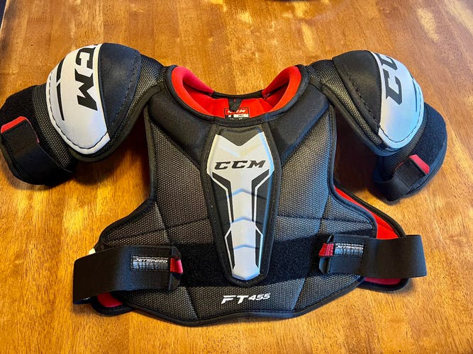 Senior Small CCM Shoulder Pads FT455