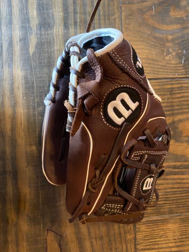 New Wilson Right Hand Throw Infield A900 Baseball Glove 11.5"