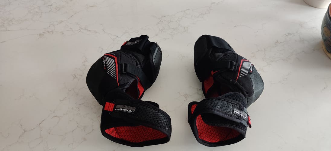 Used Medium CCM JetSpeed FT1 Elbow Pads