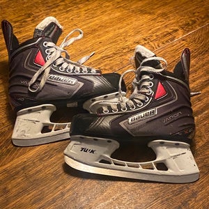 Used Bauer Size 4 Vapor x40 Hockey Skates