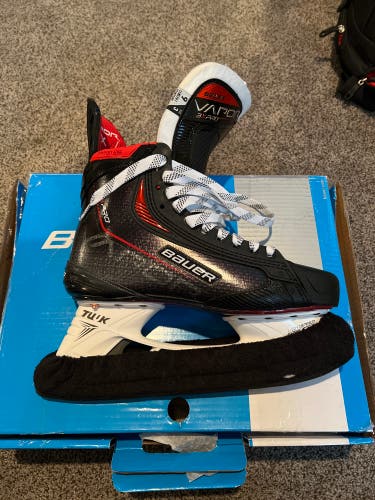 New Bauer Size 9 Vapor 3X Pro Hockey Skates