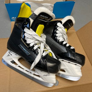 Used Bauer Regular Width Size 3.5 Supreme S27 Hockey Skates