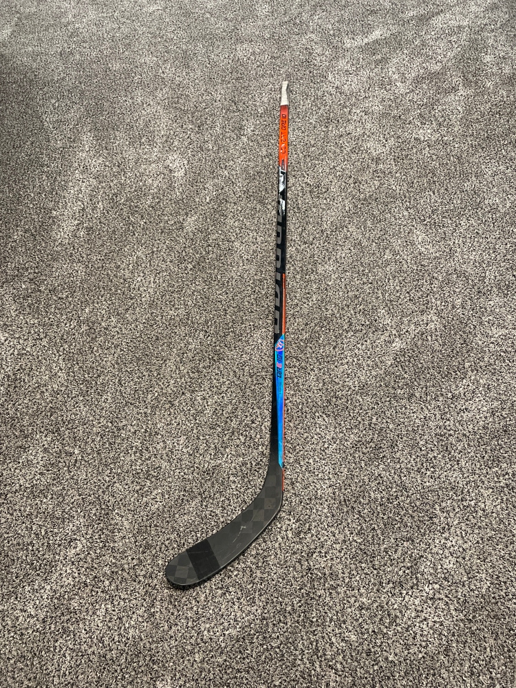 Senior Right Handed P28  Covert QRE10 Hockey Stick