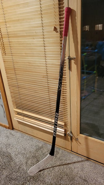 Junior Used Right Handed Bauer Vapor Hyperlite Hockey Stick P92