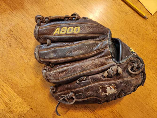 Used Wilson Right Hand Throw Infield A800 Baseball Glove 11"