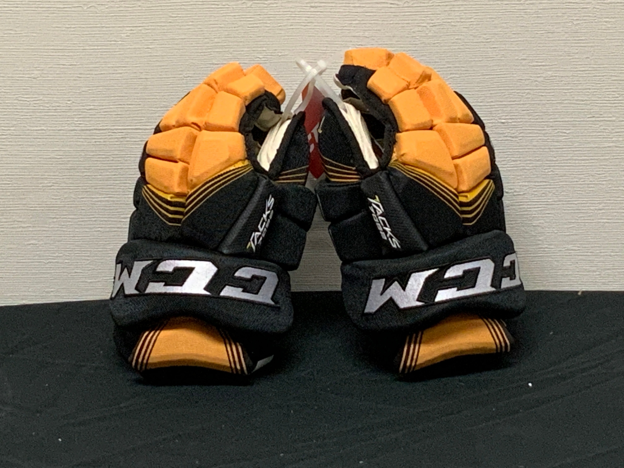 New CCM Tacks 7092 Gloves black and gold