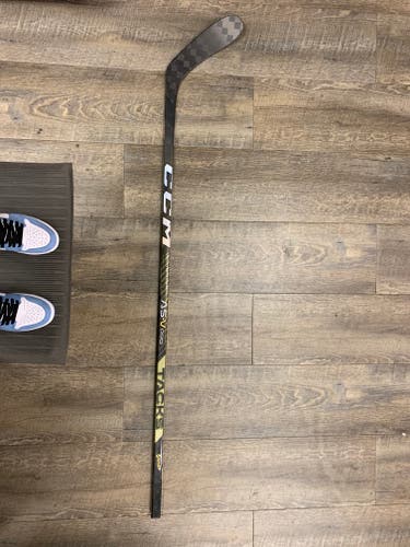 Used Intermediate CCM Right Handed Super Tacks AS-V PRO Hockey Stick P28