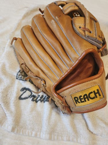 Reach Monster M1500 Baseball/Softball Glove 12.5" Right Hand Throw. Real leather/ Game Ready