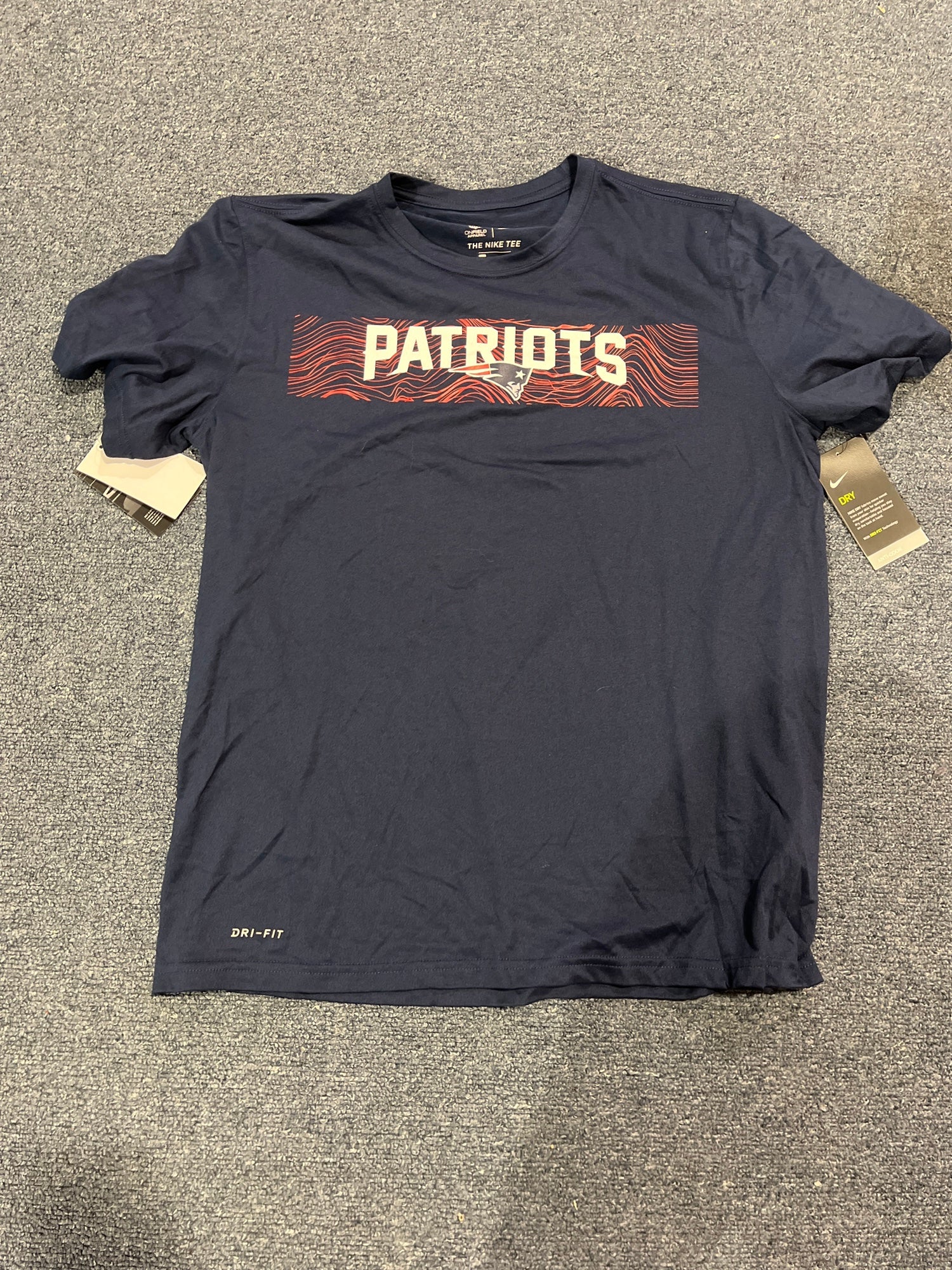 Nike Dri Fit NFL OnField Apparel Medium New England Patriots Long Sleeve  T-shirt