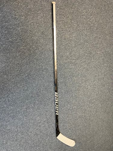 Senior Left Hand P92M Pro Stock Vapor Hyperlite Hockey Stick